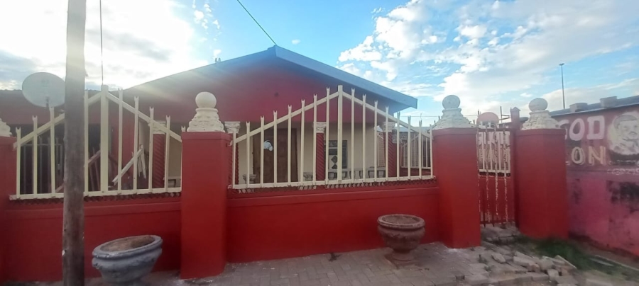 To Let 4 Bedroom Property for Rent in J B Mafora Free State